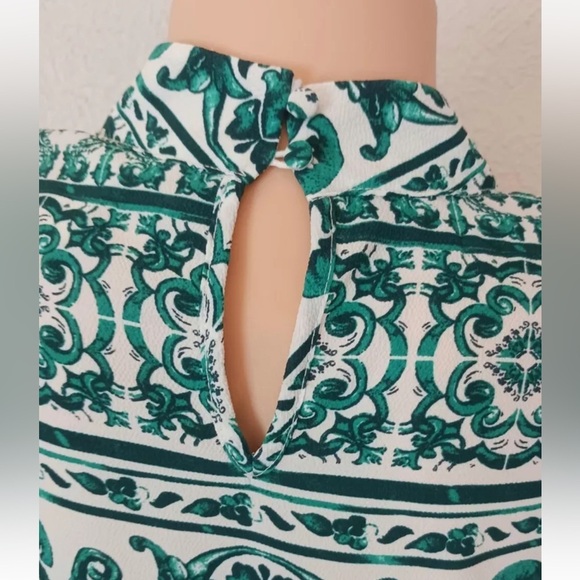 NWOT Geometric design green & white abstract tunic by H&M. Mandarin collar L/S. - Picture 3 of 11